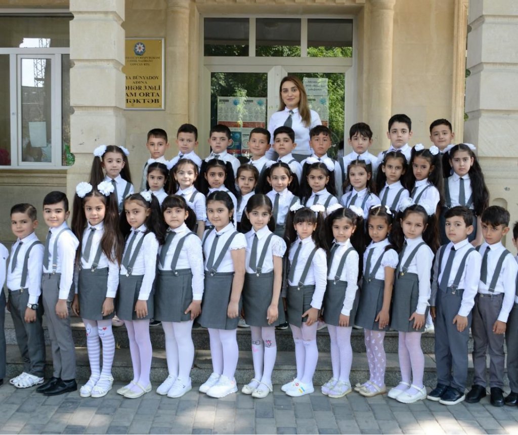 İbtidai sinif müəllimi Kəmalə Səmədova: "Müəllimlik peşəsi müqəddəs olduğu qədər də çətindir"