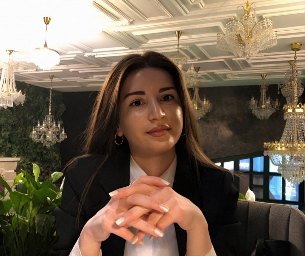 Fizika müəllimi Aytac Rzayeva: \"Tələbələrimdə araşdırma ruhu yaratmaq əsas is primsipimdir\"