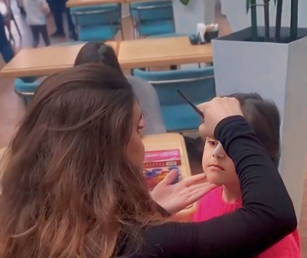 Rəssam, təşkilatçı Nəzrin Məhsumova: "Öz yolumda addımlamaq əsas iş prinsipimdir"