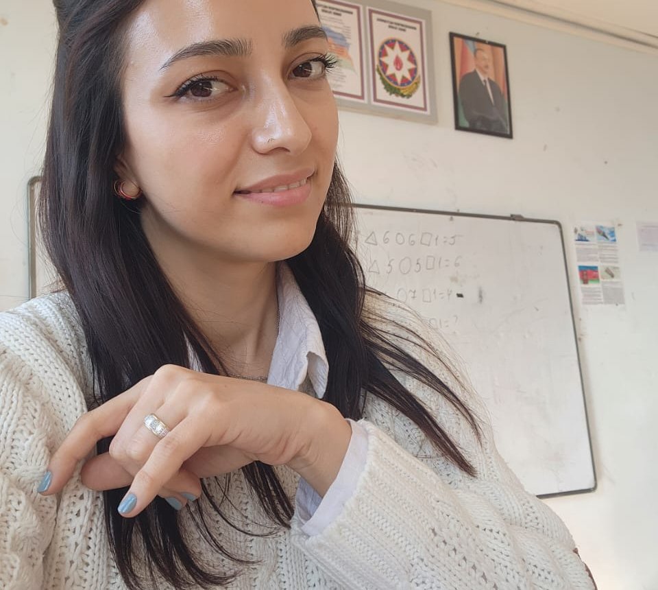 Kimya müəllimi Mədinə Nəbili: " Öz işimi bu qədər sevəcəyim ağlıma gəlməzdi"