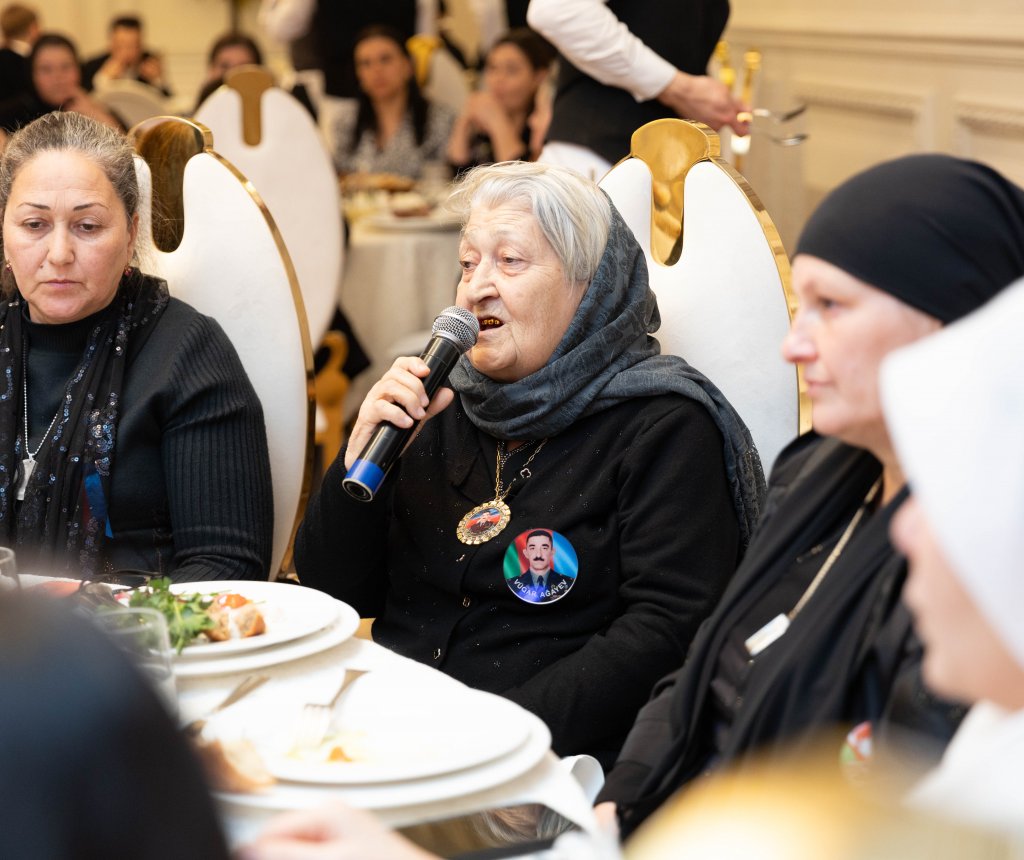 “Veysəloğlu” və “Zəfər” İctimai Birliyi 100-dən çox şəhid anası və xanımına iftar məclisi təşkil etdi