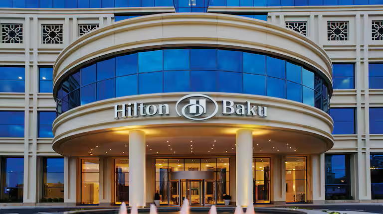 “Hilton Baku”da 42 manata burger, sirab 11 manata-Şok qiymətlər