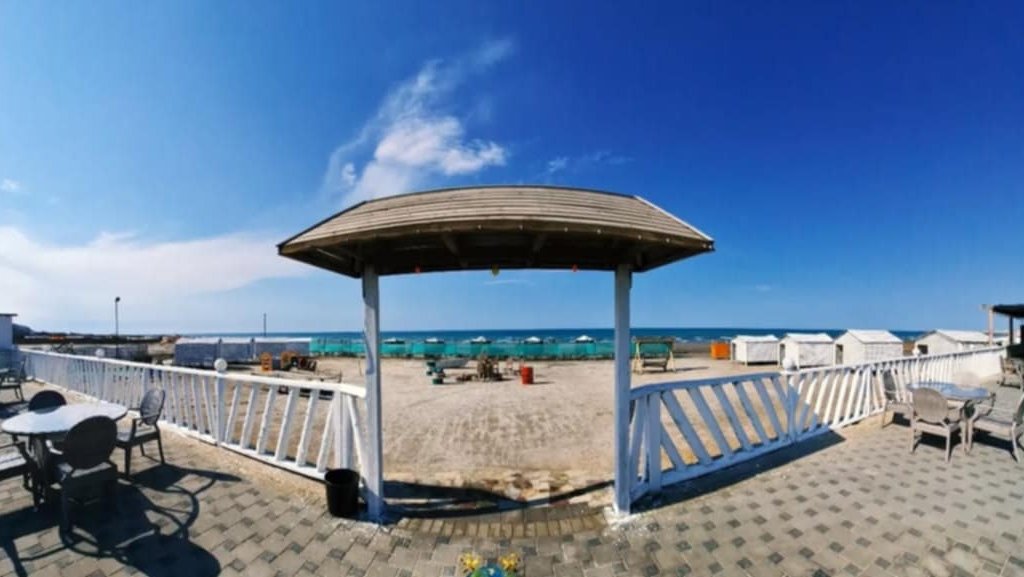 Novxanıda “Karadeniz” restoranını müştərilərə köhnə yeməklər verir?