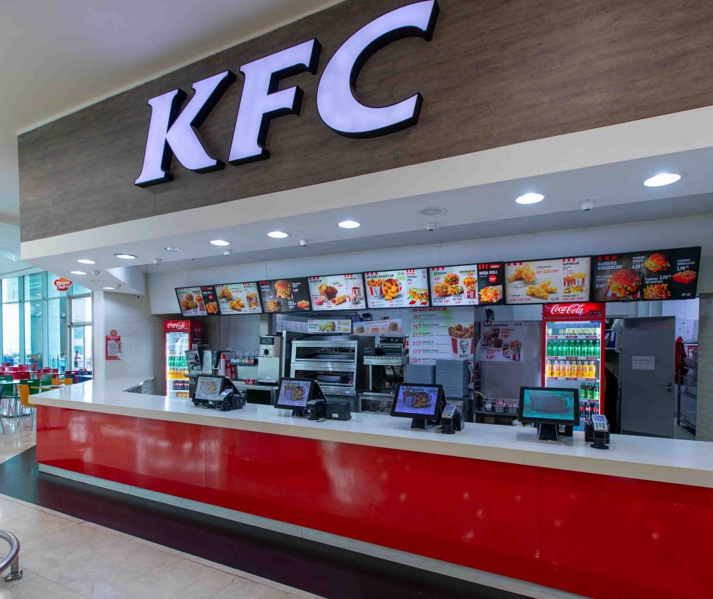 Port Baku KFC-də müştərinin sifarişinə köhnə toyuq verilib?