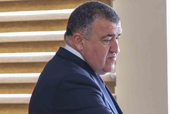 Xətai rayonunda Sarayeva küçəsində park necə kafeye çevrildi?-İcra başçısı Rafiq Quliyev icazə verib?