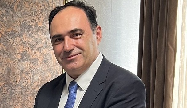 Rüfət Zamanovun işçisi Fətulla Mustafayev işçilərdən niyə pul yığır?
