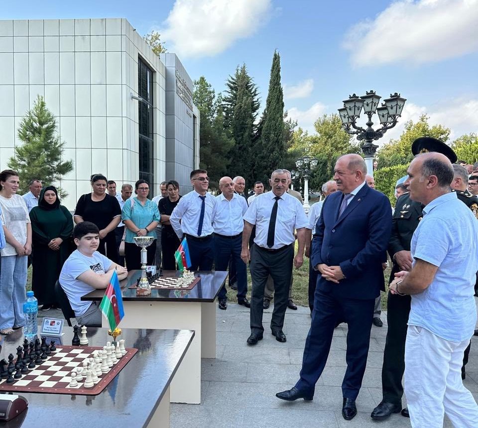 Beyləqanda şahmat üzrə beynəlxalq qrossmeystr Namiq Quliyevlə görüş keçirildi - FOTOLAR