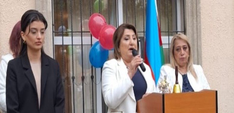 Təranə Paşayevanın rəhbəri olduğu 153 saylı məktəbdə niyə pul yığılır?-Video