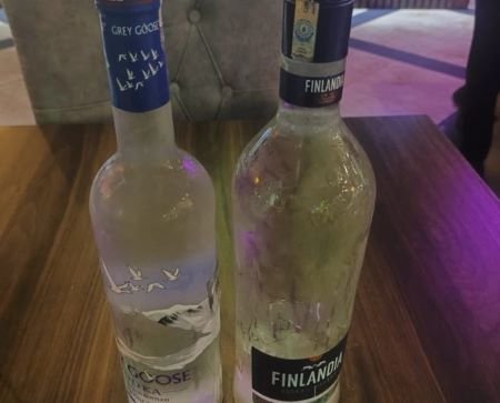 “Oliqarx Baku“ restoranında müştəriləri belə aldadırlar: Saxta içkilər aşkarlandı