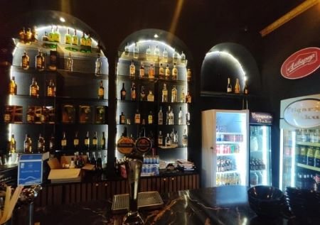 “Oliqarx Baku“ restoranında müştəriləri belə aldadırlar: Saxta içkilər aşkarlandı