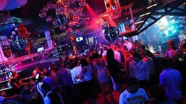 “Torqoviy” da klubda 16 yaşlı qız sevgilisini biça*ladı