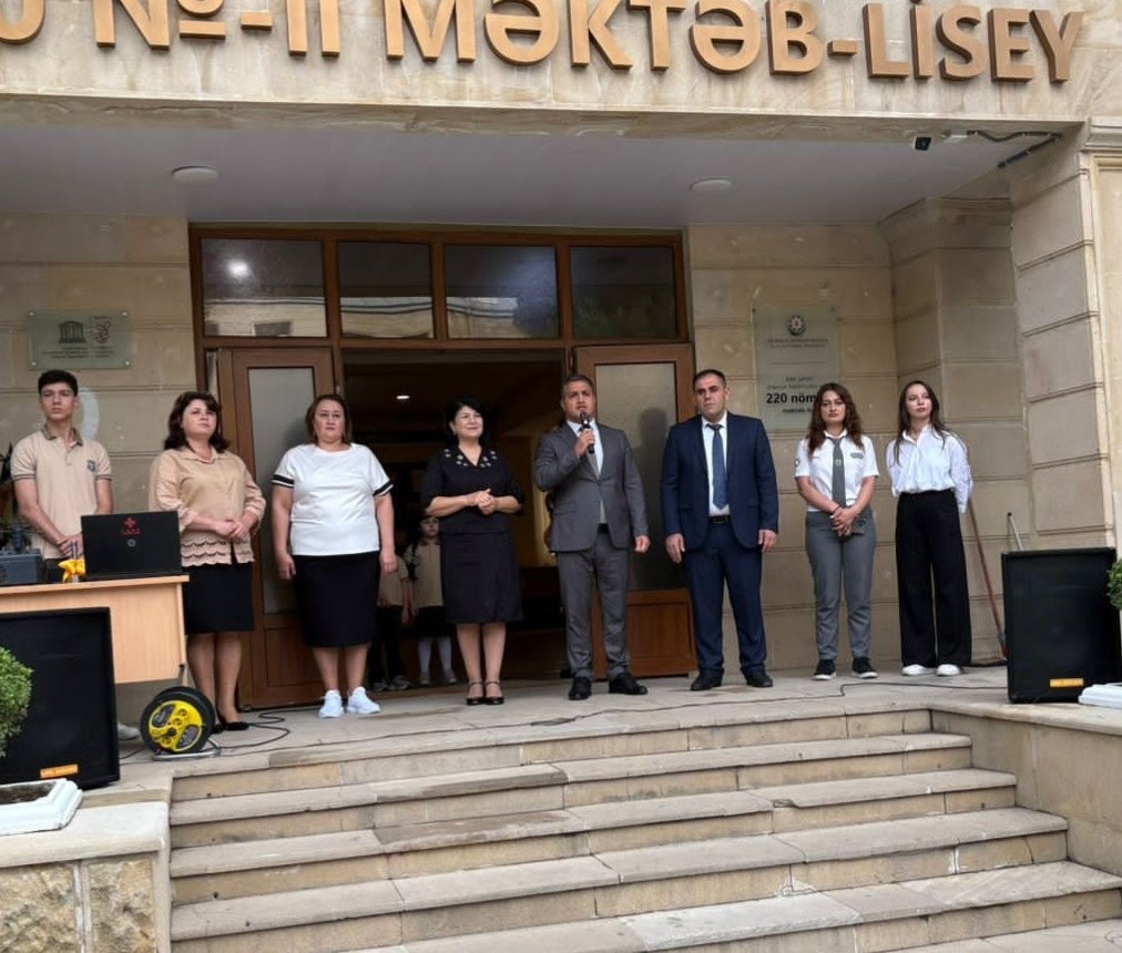 Lətifə Əzimovanın rəhbəri olduğu 220 saylı məktəbdə niyə pul yığılır?
