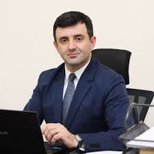 Təhsil sistemində idarəetmə işinə qeyri-professionalların irəli çəkilməsi təhlükəli tendensiyadır – Getməli olanlar kimlərdir