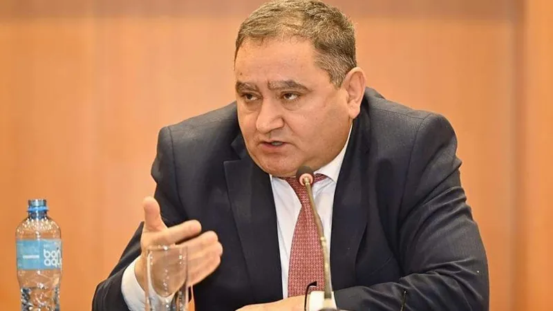 Səfər Mehdiyev Kəmaləddin Heydərovu “sildi”