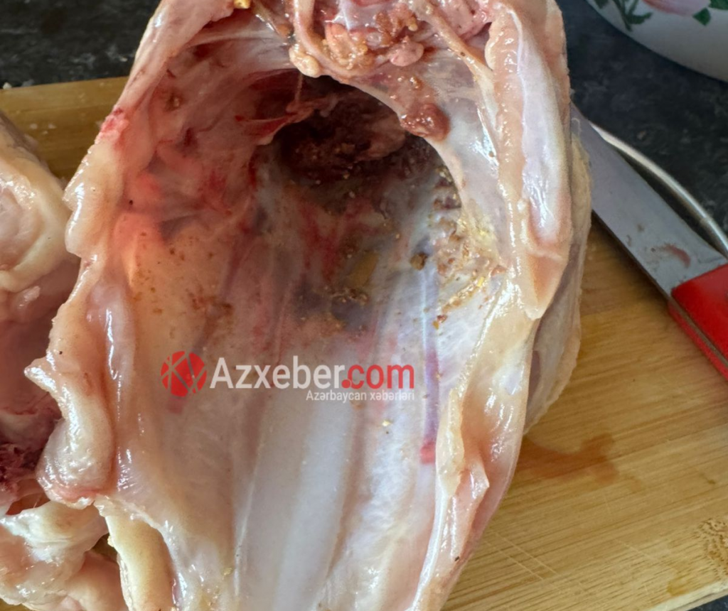 Marketdən alınan toyuğun içindən görün nə çıxdı - FOTOLAR