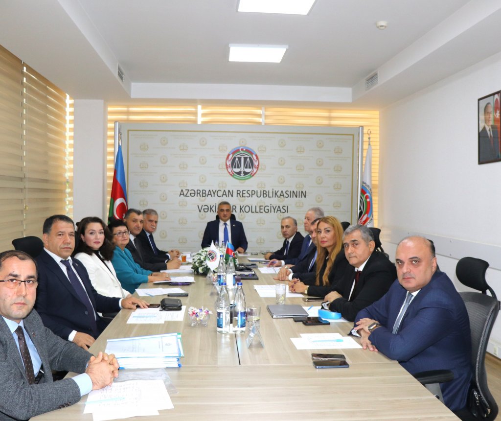 2 vəkilin fəaliyyəti dayandırıldı