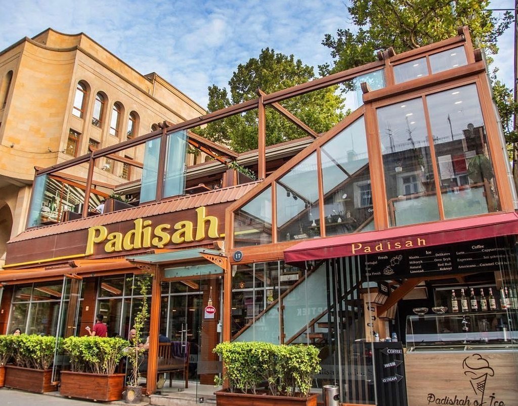 FHN-nin bağladığı “Padişah” restoranın fəaliyyətinə hansı məmur icazə verib?