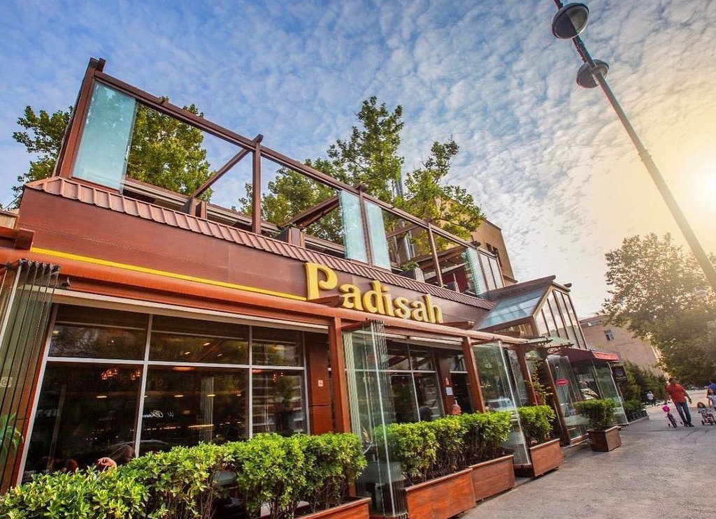 FHN-nin bağladığı “Padişah” restoranın fəaliyyətinə hansı məmur icazə verib?