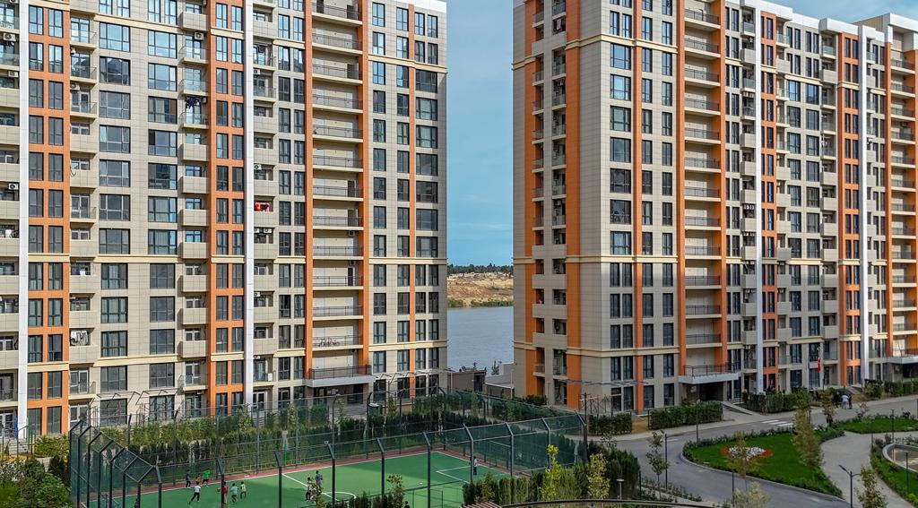 “Kristal”ın “Park Yasamal” layihəsindən mənzil alan vətəndaş evinə buraxılmır