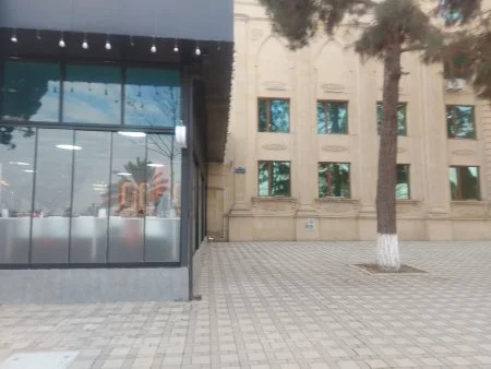 Gəncədə səkidə obyekt tikintisinə iki dəfə icazə GDU-nun yanında qanunsuzluğa kim yol açır?
