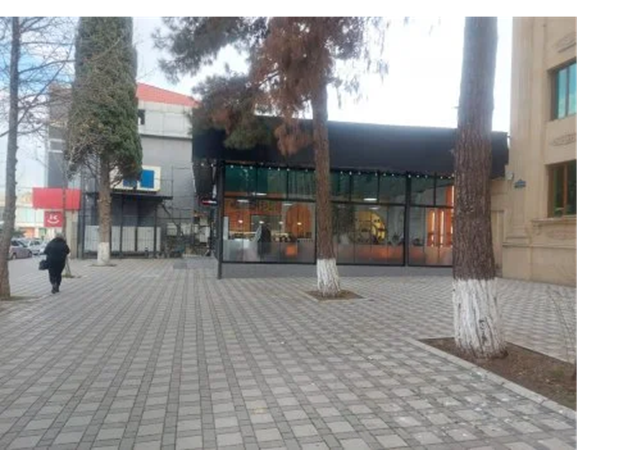 Gəncədə səkidə obyekt tikintisinə iki dəfə icazə GDU-nun yanında qanunsuzluğa kim yol açır?