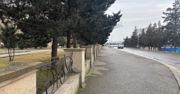 Nizami rayonunda park yoxa çıxır – Avtomobil dayanacağına çevrildiyi iddia olunur