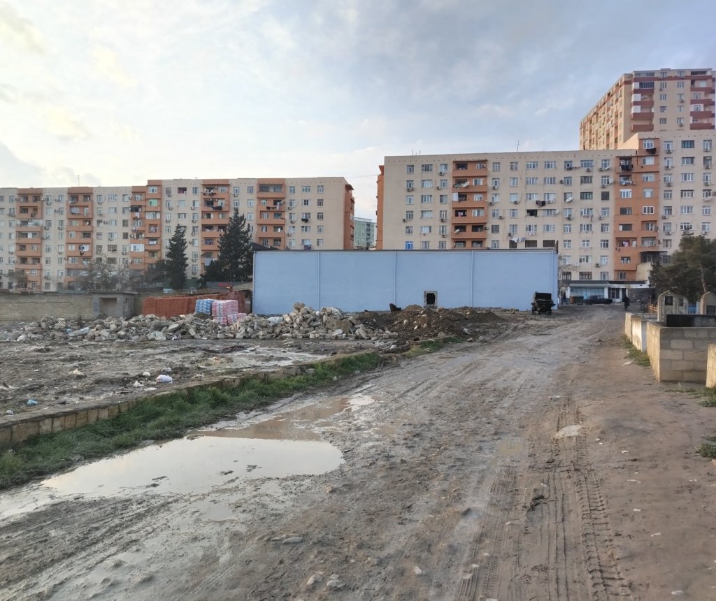 Xətai rayonunda yeni “sənədsiz” obyekt kimə məxsusdur? – Qurumlar niyə susur?/FOTOLAR