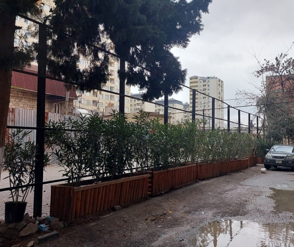 Xırdalanda köhnə bazar ətrafında obyekt inşası: icazə varmı, yoxsa növbəti qanunsuz tikinti? -VİDEO/FOTO