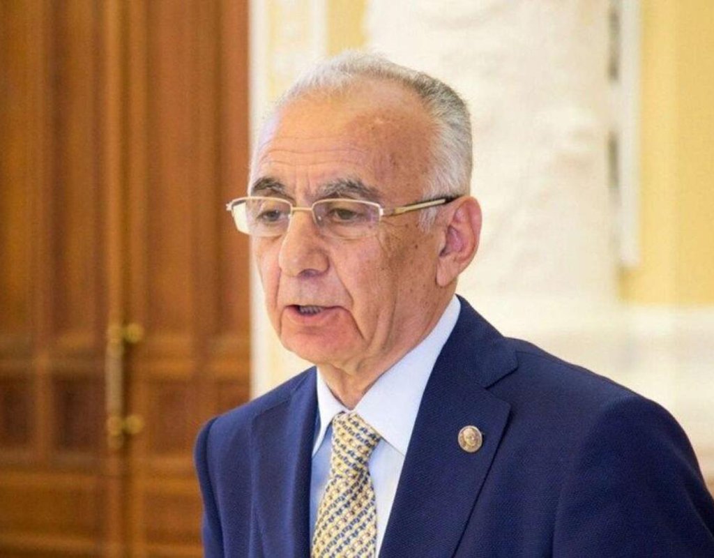 Hacıbala Abutalıbov bu kəndə köçüb