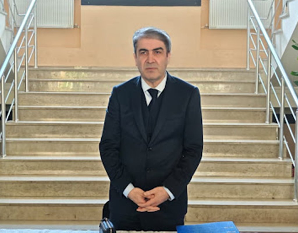 Bu dəfə 21 illik müavini ilə yanaşı - Onları da işdən çıxardı