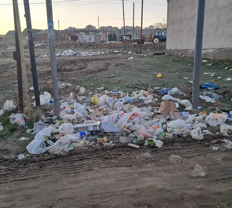 Masazırda zibil dizə çıxır – Bələdiyyə və icra hakimiyyəti susur