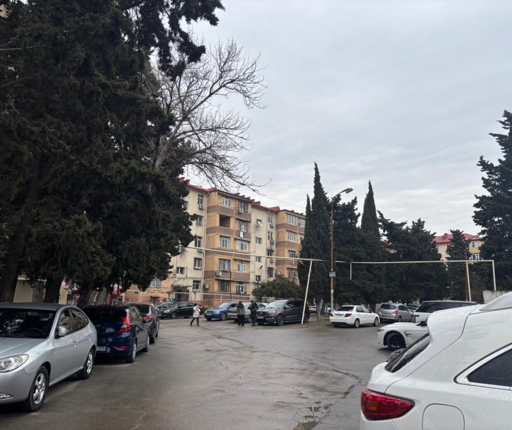 Nizami rayonunda park yoxa çıxır – Avtomobil dayanacağına çevrildiyi iddia olunur