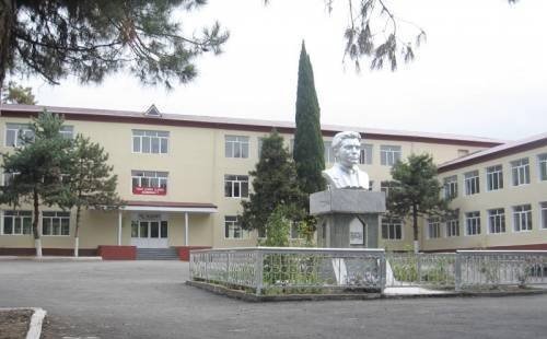 ZAQATALADA BAŞIBƏLALI MƏKTƏBƏ TƏYİN EDİLƏN RƏHBƏRLƏR ÖZÜNÜ DOĞRULDA BİLMİR?!