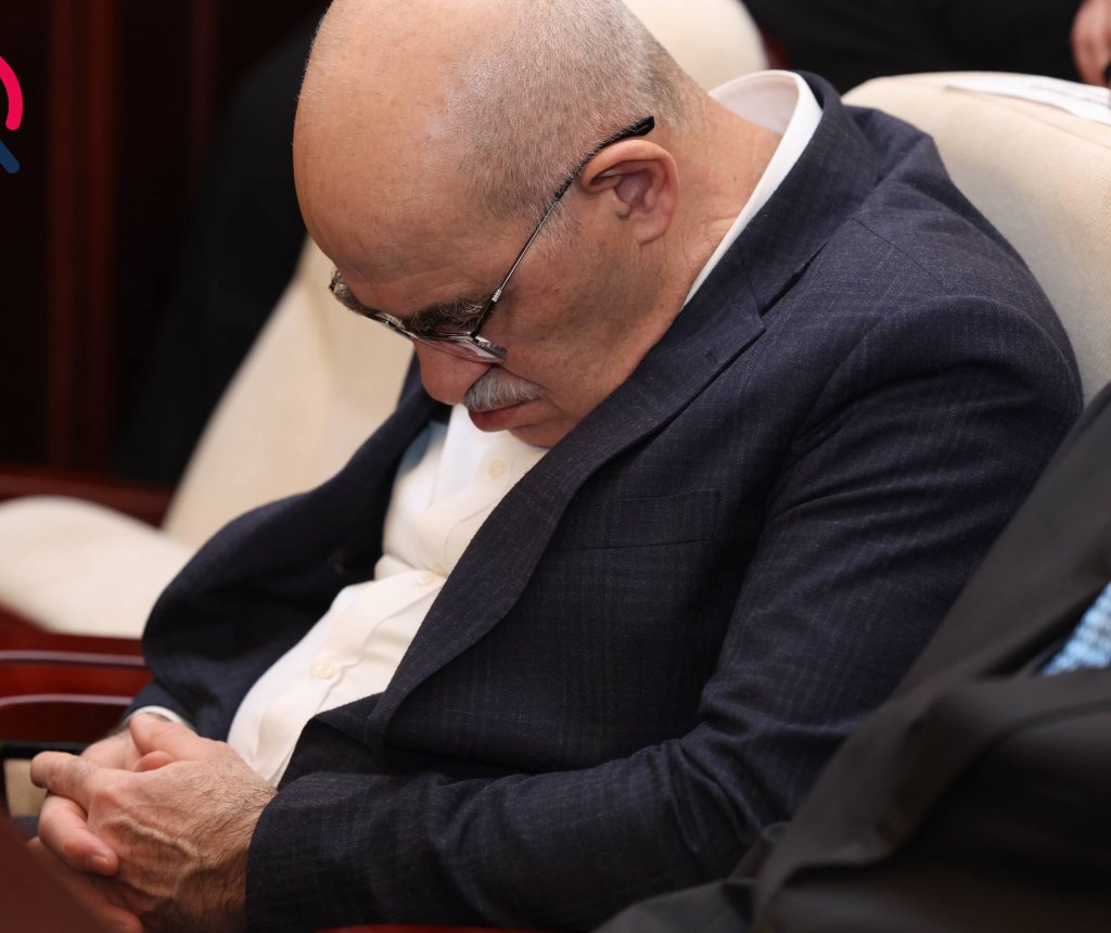 AMEA-nın iclasında yatan alimlər - FOTOLENT