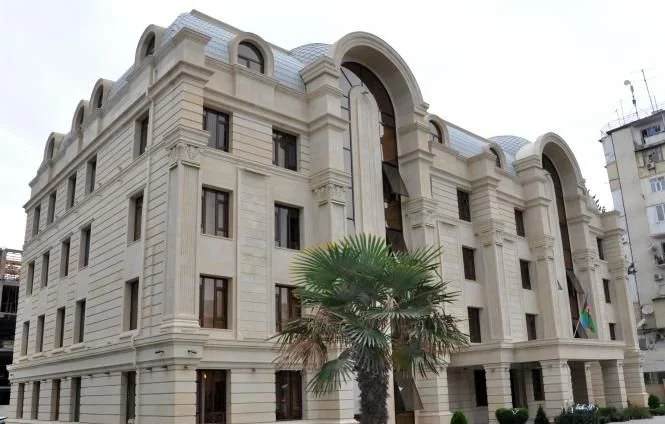 
Sabunçu İcra Hakimiyyəti: Məlumatımız yoxdur…. Amma Zabratda tikinti işləri aparılır -Videofakt