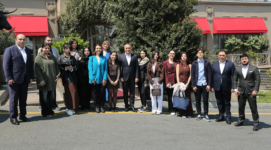 “Senior Talks” layihəsinin davamı: Aydın Veysəloğlu ADA tələbələri ilə yenidən görüşdü